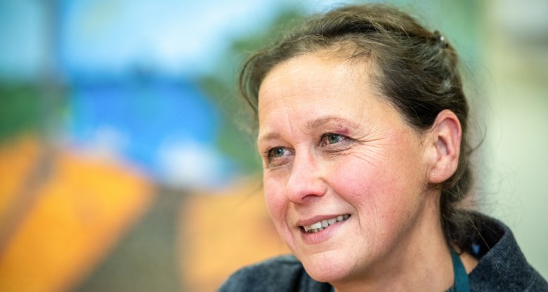 Kunsttherapeutin Freya Burmeister, Leiterin eines Kreativworkshops für Obdachlose und Bedürftige in Hamburg